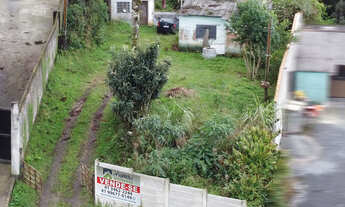 Imagem: Terreno de 1830 metros com pequena casa