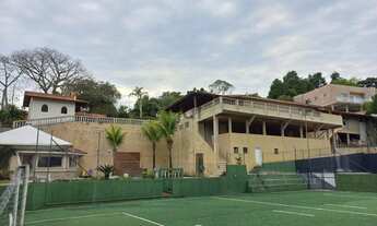 Imagem: Chácara com bastante área construída