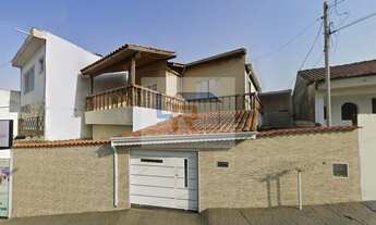 Imagem: Sobrado padrão com 3 imóveis independentes