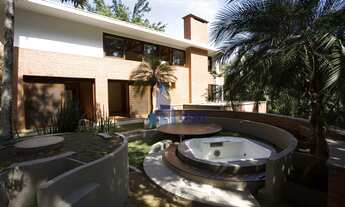 Imagem: CASA TOTALMENTE INTEGRADA À NATUREZA NO