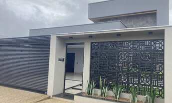 Imagem 1: Casa Moderna à Venda com 3 Quartos (1 Suíte) e Área Gourmet – 300m² no Bairro Tranquilo de