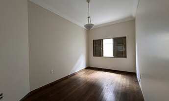 Imagem 7: Casa à Venda no Centro de Patos de Minas – 3 Quartos, Suíte e 330m² de Conforto