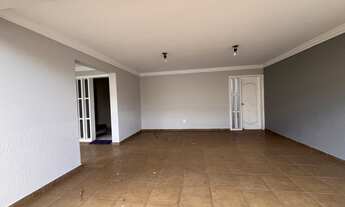 Imagem 3: Casa à Venda no Centro de Patos de Minas – 3 Quartos, Suíte e 330m² de Conforto