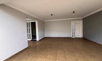 Imagem 2: Casa à Venda no Centro de Patos de Minas – 3 Quartos, Suíte e 330m² de Conforto