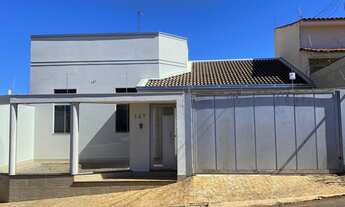 Imagem: Casa com Quintal Amplo à Venda no Jardim