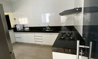 Imagem 3: Casa com Quintal Amplo à Venda no Jardim Califórnia – 3 Quartos e Suíte com Hidro