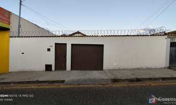 Imagem: Casa com Varandas no Bairro Residencial