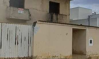 Imagem: Prédio à Venda com 4 Apartamentos Meia