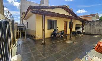 Imagem 2: Casa à venda no bairro São Francisco em Patos de Minas – 4 quartos, suíte, 255m² de área c