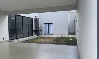 Imagem 7: Casa de Alto Padrão à Venda em Patos de Minas – 3 Quartos, 2 Suítes, Vista para Reserva e