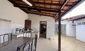 Imagem 7: Casa à Venda no Jardim Centro em Patos de Minas – 5 Quartos, Suíte e Área Gourmet