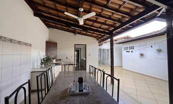 Imagem 3: Casa à Venda no Jardim Centro em Patos de Minas – 5 Quartos, Suíte e Área Gourmet