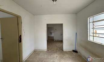 Imagem 4: Terreno de esquina com casa antiga à venda no Bairro São Francisco — Excelente localização