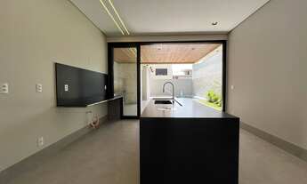 Imagem 4: Mansão de Alto Padrão à Venda no Estância das Águas em Patos de Minas – 3 Suítes, Piscina