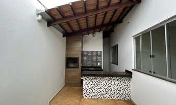 Imagem 2: Casa à Venda no Bairro Afonso Queiroz, Patos de Minas - 3 Dormitórios e Espaço Gourmet