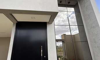 Imagem 2: Casa Alto Padrão à Venda no Campos Elíseos em Patos de Minas – 3 Quartos, Piscina e Área G