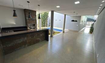 Imagem 2: Casa à Venda no Alto Limoeiro em Patos de Minas com Piscina Aquecida