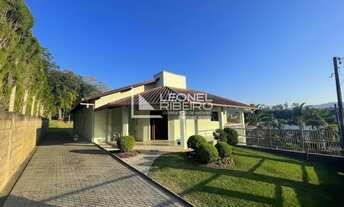 Imagem: Linda Casa com Piscina no Bairro das Capitais