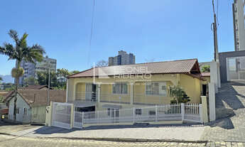 Imagem: Casa à venda com 4 dormitórios no bairro