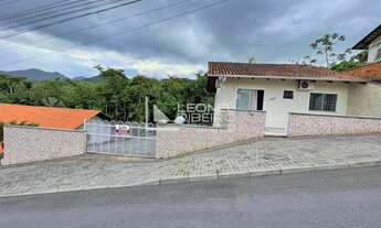 Imagem: Casa à venda com 2 dormitórios no bairro