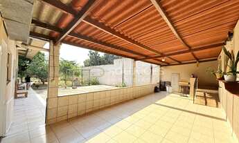 Imagem 3: Casa de 5 Quartos (3 Suítes) + Área Gourmet + Lote 525m²