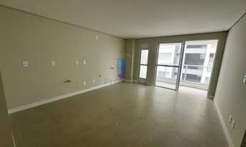 Imagem: Apartamento com sacada em Home Club