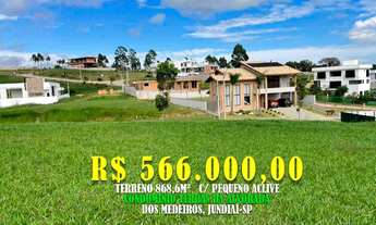 Imagem: Terreno 868,6 m² com pequeno aclive. Loc