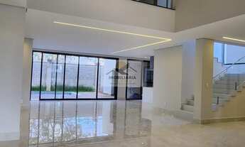 Imagem 4: Sobrado Alto Padrão com 3 Suítes Master no Alphaville III