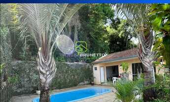 Imagem: CASA COM PISCINA, AMPLO JARDIM E QUINTAL