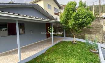 Imagem 2: Casa com Amplo Quintal e Localização Privilegiada