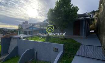 Imagem: Casa com Amplo Quintal e Localização Privilegiada