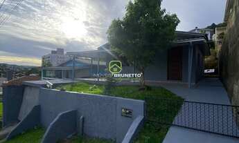 Imagem: Casa com Amplo Quintal e Localização Privilegiada