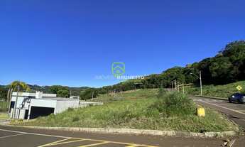 Imagem 4: Oportunidade Única no Condomínio Arvoredo – Lote de Esquina