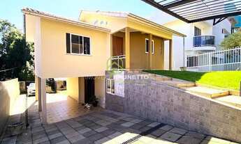 Imagem: CASA DE DOIS ANDARES NO CENTRO DE CAPINZAL/SC