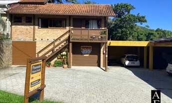 Imagem: Pousada em Garopaba, com vista ao mar