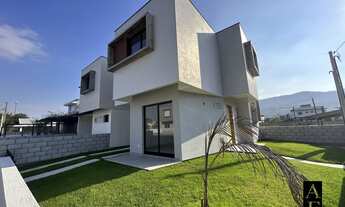 Imagem: Sobrado com 3 dormitórios em Garopaba