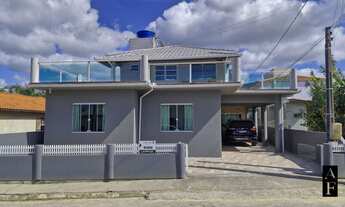 Imagem: Casa de Alvenaria Com Ampla Área de Lazer