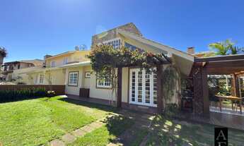 Imagem: Casa de Esquina Com Belo Jardim No Panorâmico