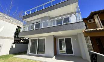 Imagem: Linda Casa Próxima do Mar de Garopaba