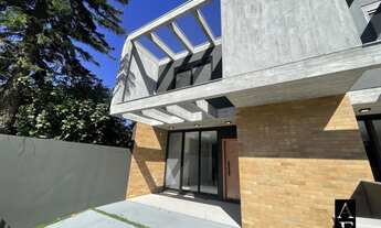 Imagem: Sobrado no Centro de Garopaba