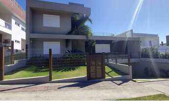 Imagem: Casa com piscina Centro de Garopaba SC