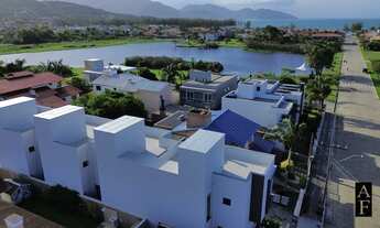 Imagem: Sobrado a 300 metros da Praia de Garopaba