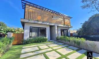 Imagem: Casa Alto Padrão com 3 Suítes em Bairro