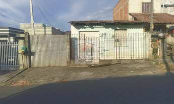 Imagem: Terreno com 208m², com casa e porta de