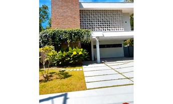 Imagem 2: ALPHAVILLE 1 | 430m², 4 Suítes sendo 1 com Closet, Piscina e Jardim