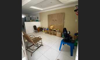 Imagem: Casa duplex em pequeno condomínio a