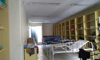 Imagem: Prédio com 3 pavimentos e 5 vagas