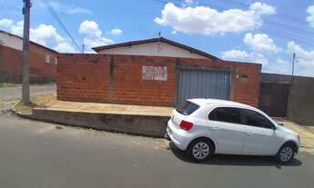 Imagem: Casa ampla de esquina de 3 dormitórios