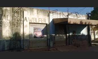 Imagem: Casa com prédio comercial