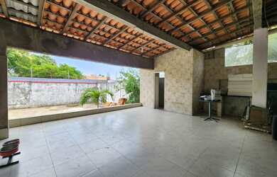 Imagem 6: Oportunidade Única! Casa Espaçosa no Coração do Calhau Esperando Por Você!